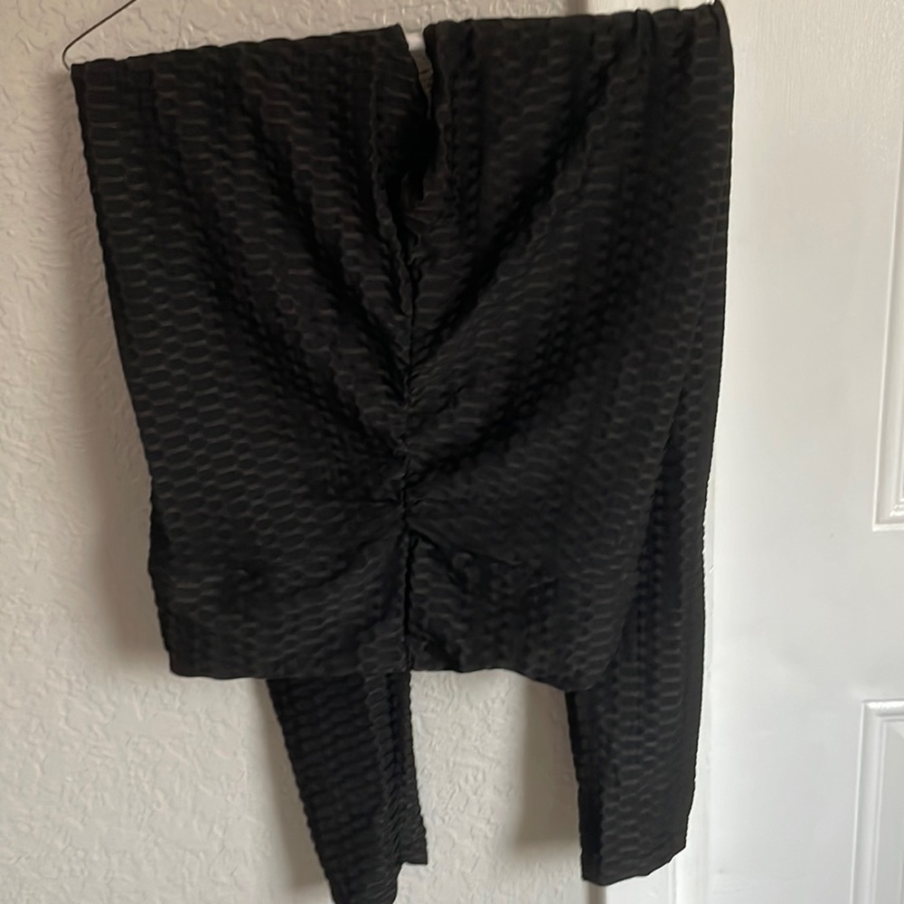 Purchased from Amazon nwot…elastic waist,scrunchy butt.